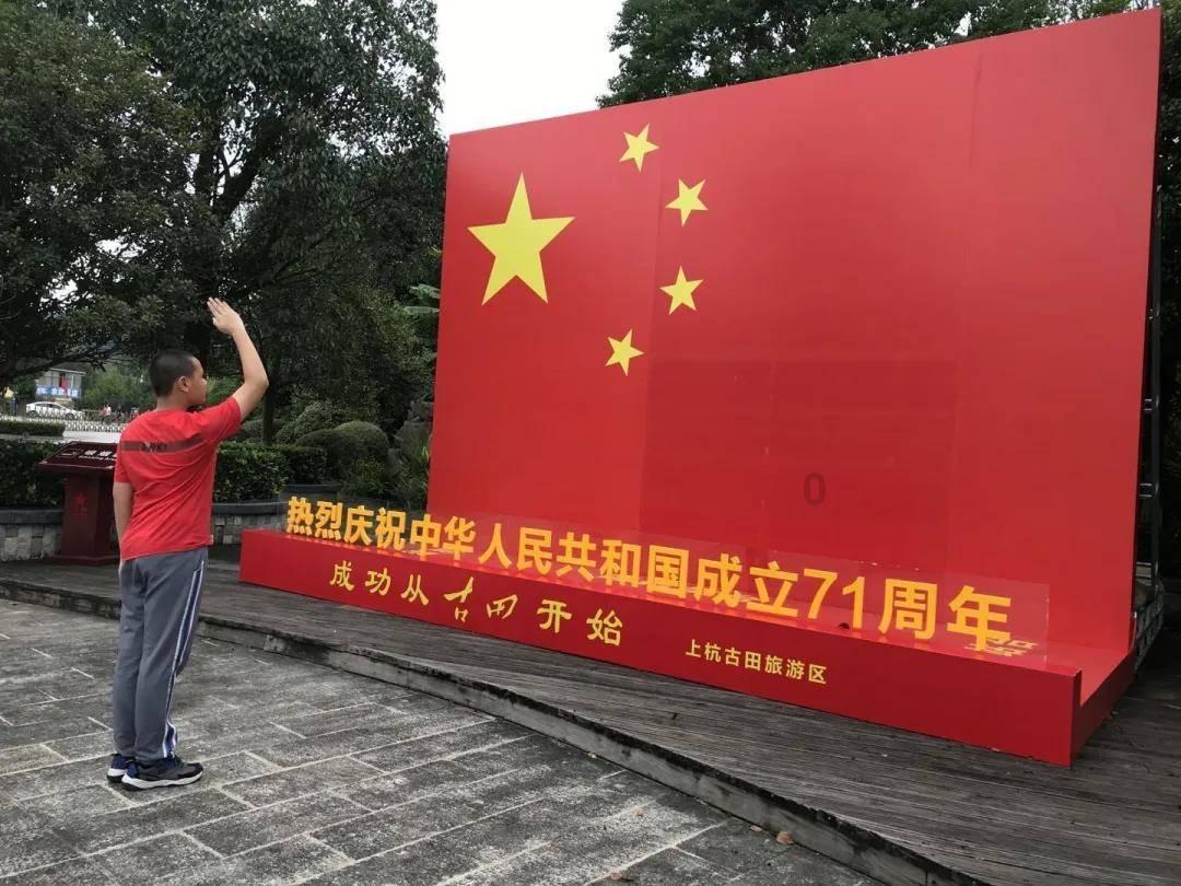 救援年轻女歌手