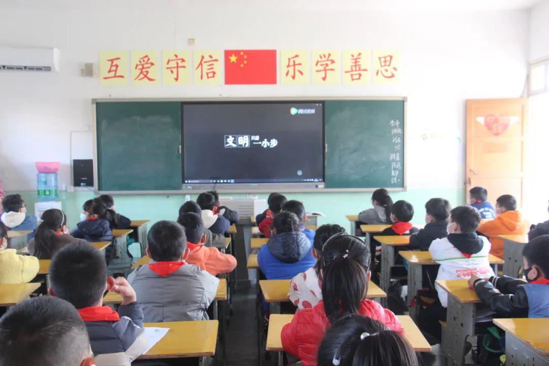 冬天适合什么颜色的围巾游戏画面