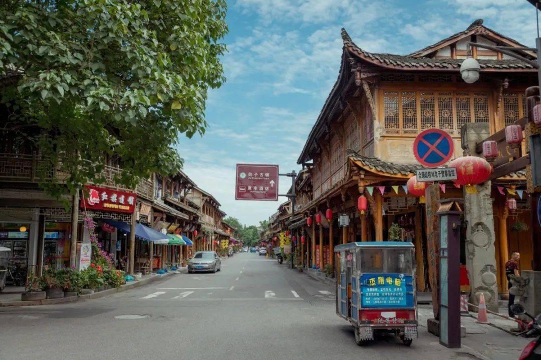 在中国最北海岸线 挑战冰凌穿越